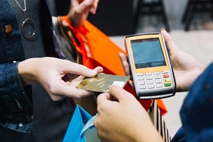 Consumer confidence indicator increases and economic climate indicator decreases